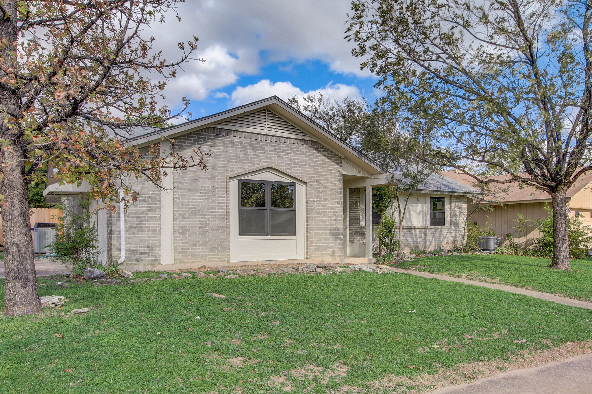 Singletree Ave-004