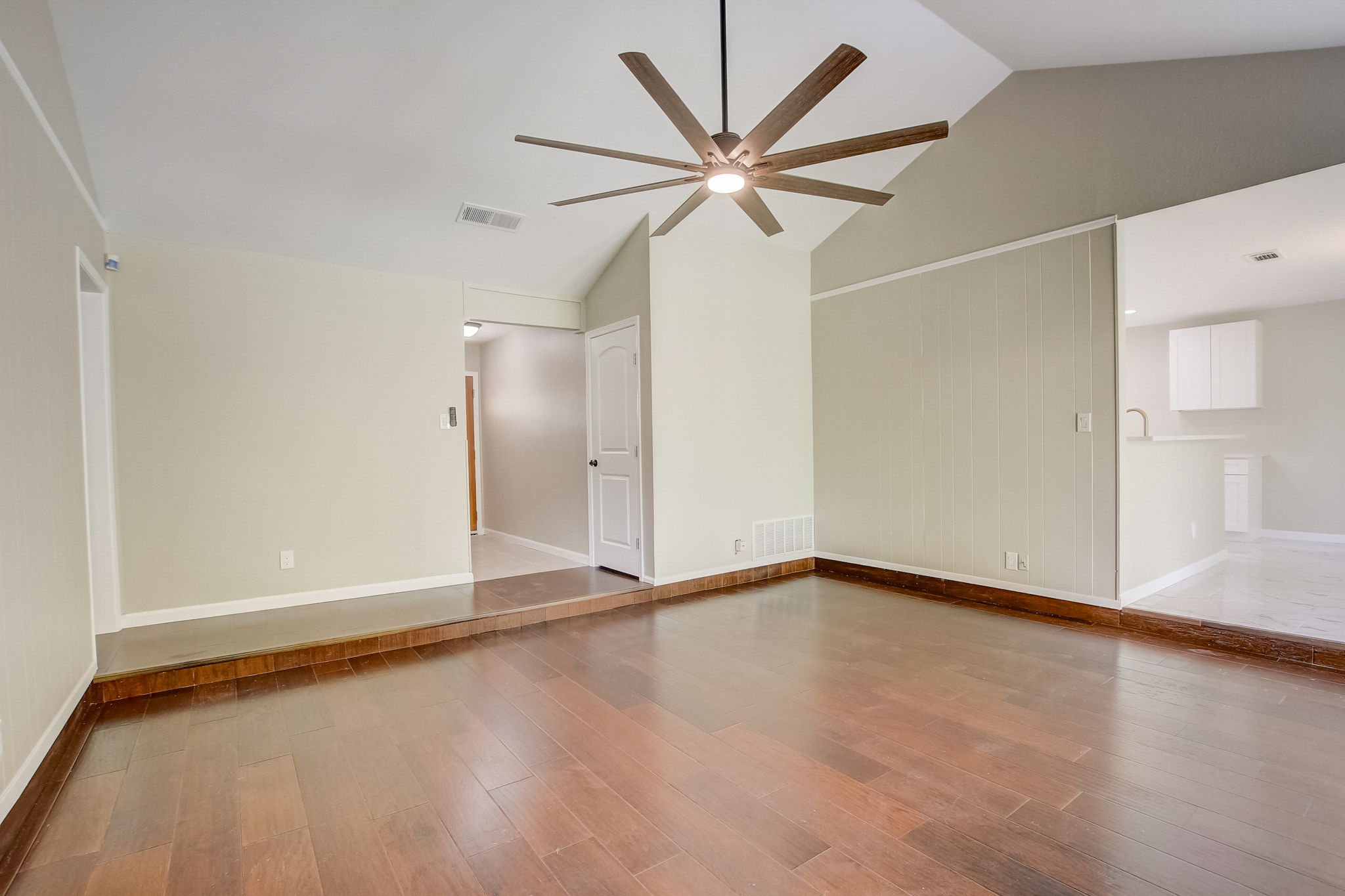 Singletree Ave-008
