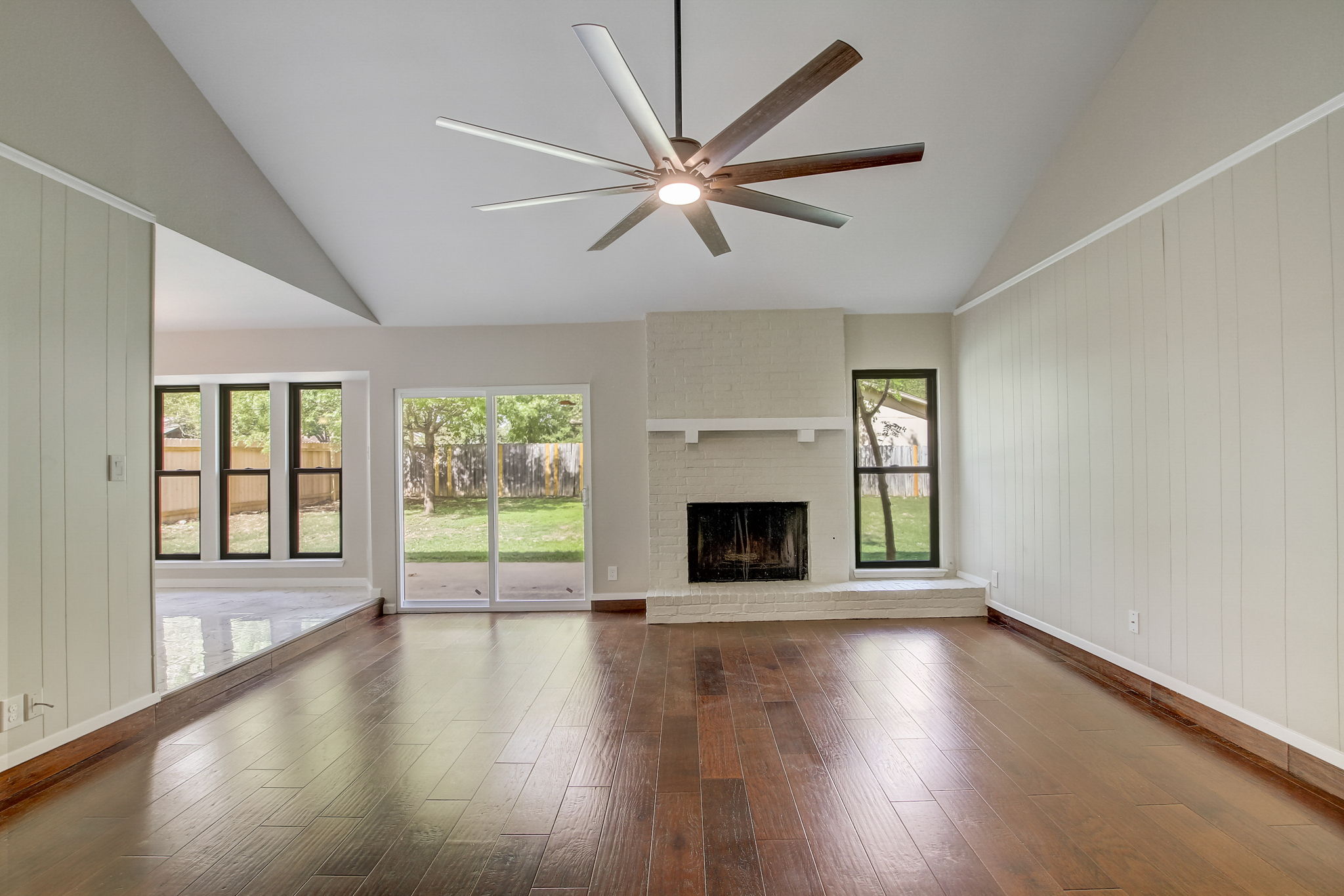 Singletree Ave-006