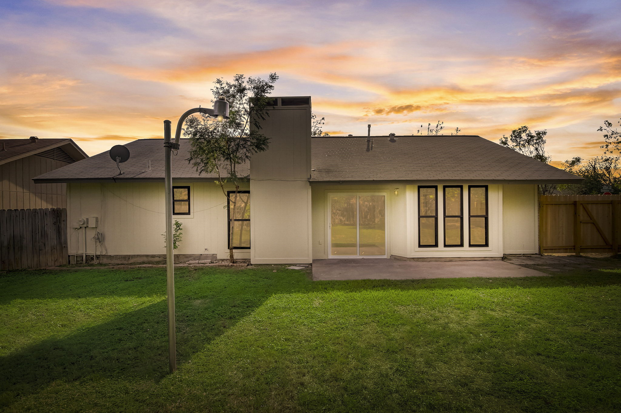 Singletree Ave - VT-002