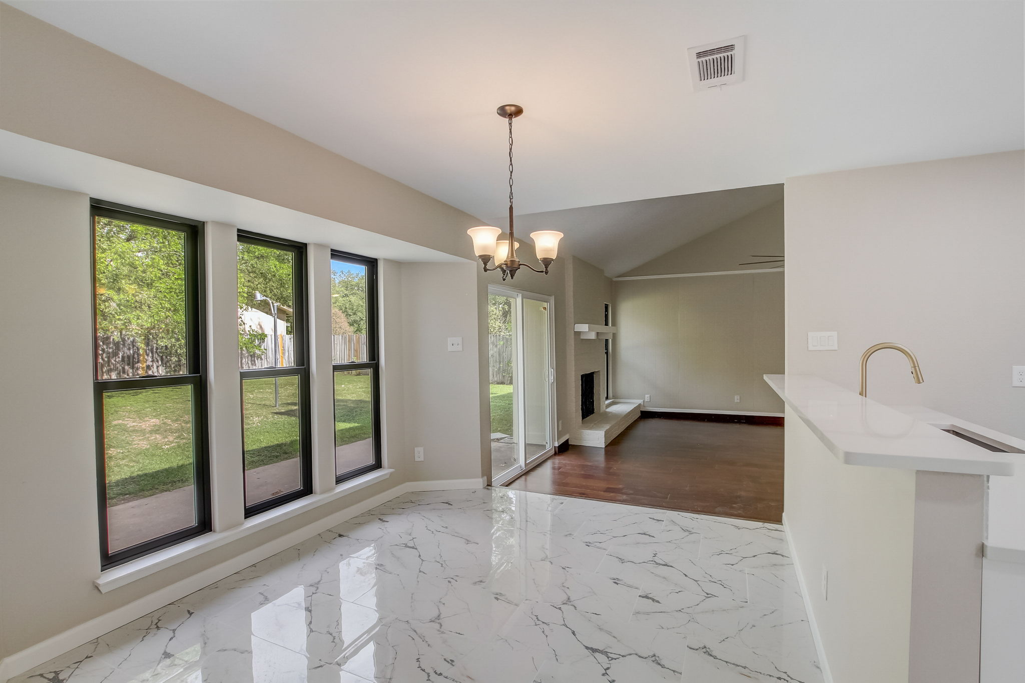 Singletree Ave-012