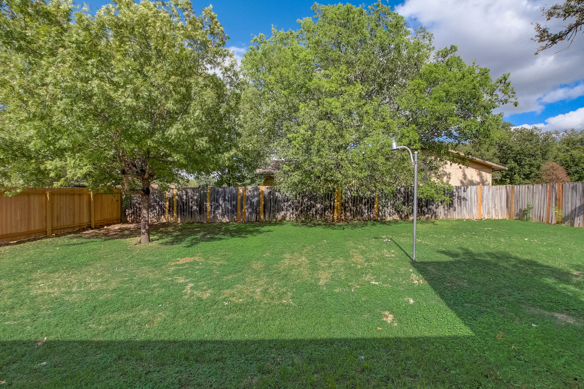 Singletree Ave-033