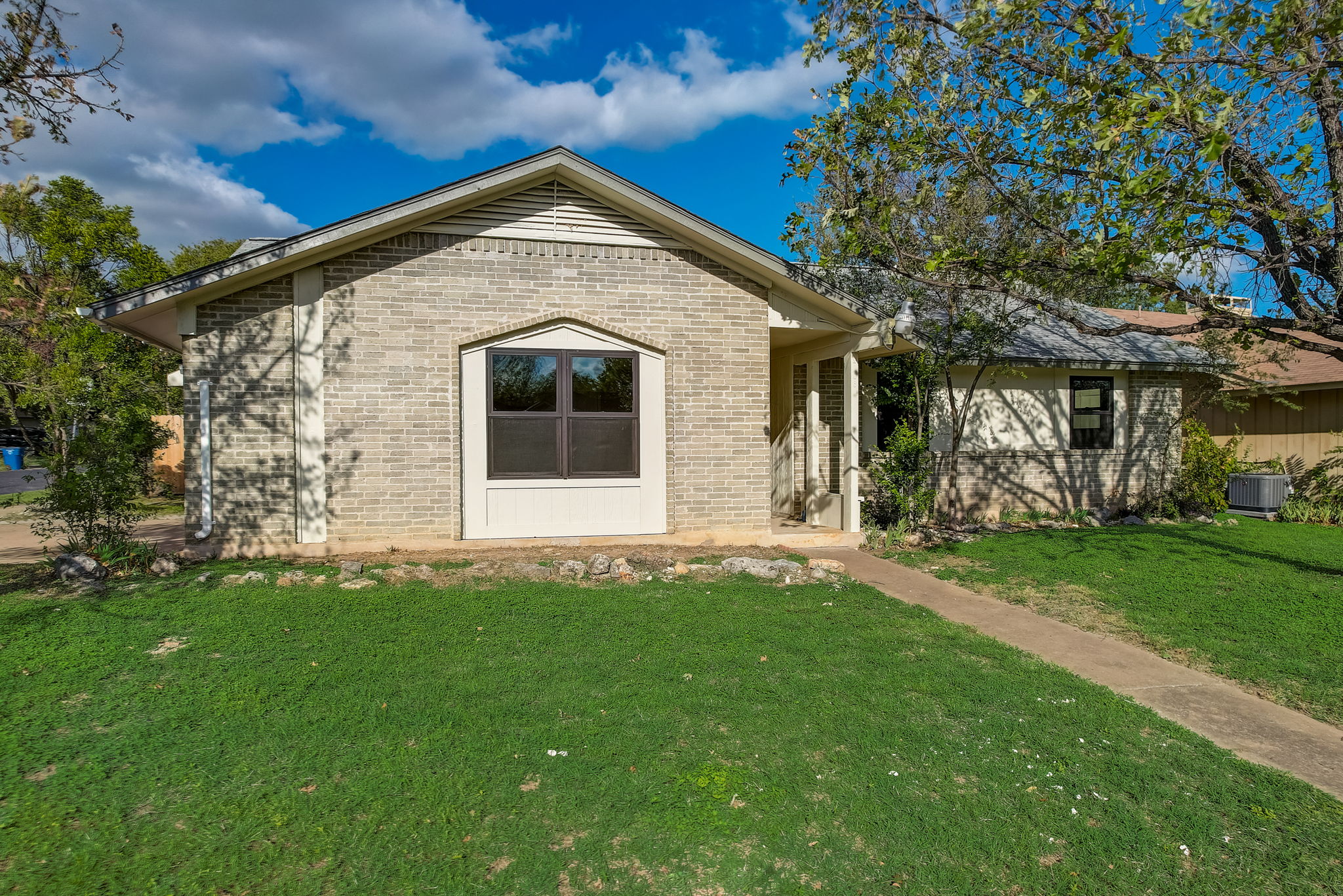 Singletree Ave-047