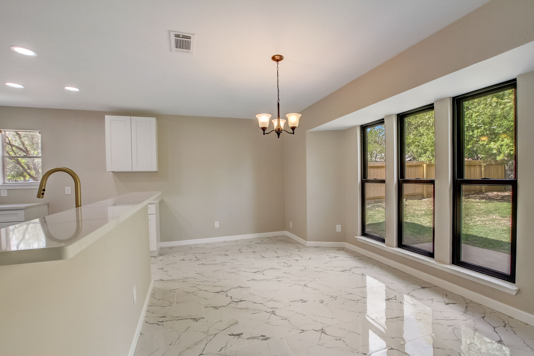 Singletree Ave-011