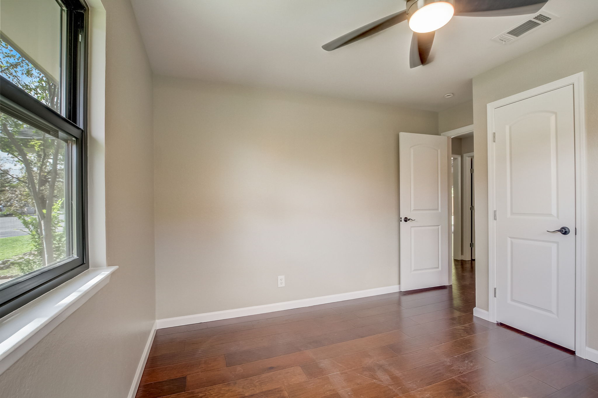 Singletree Ave-030