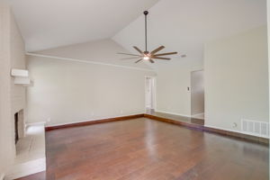 Singletree Ave-010