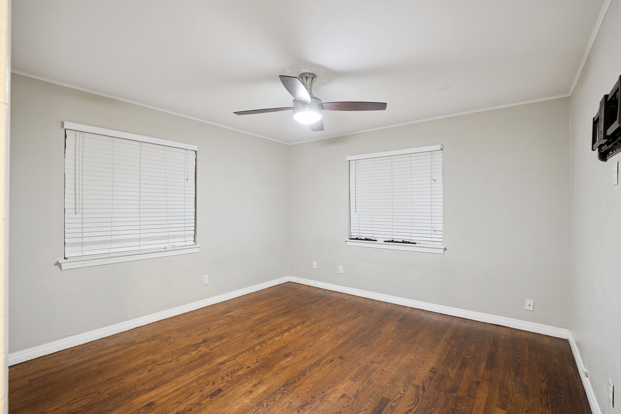 2109 N Warren Ave_023.jpg