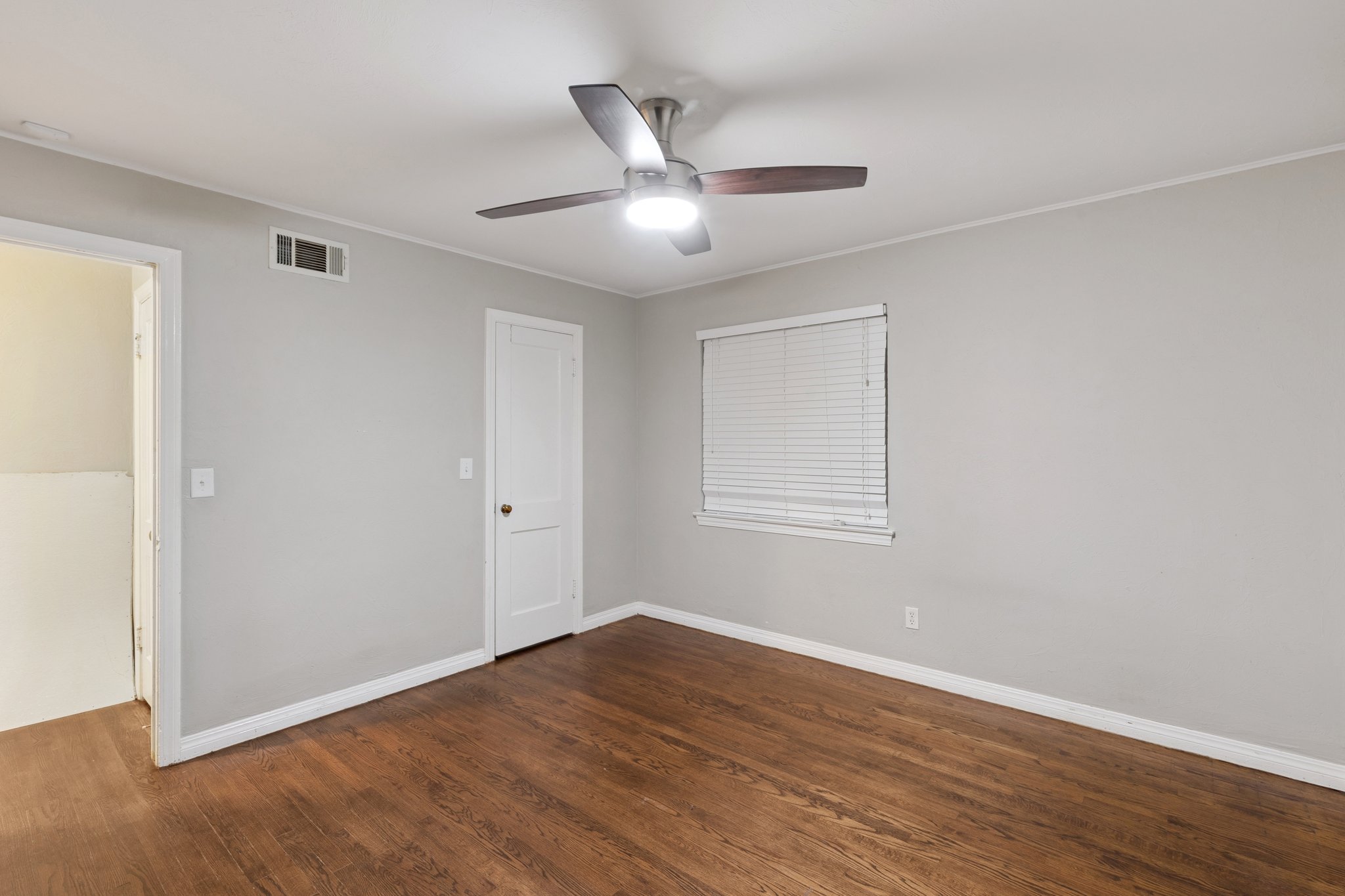 2109 N Warren Ave_025.jpg