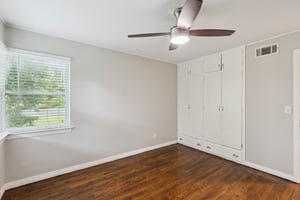 2109 N Warren Ave_019.jpg