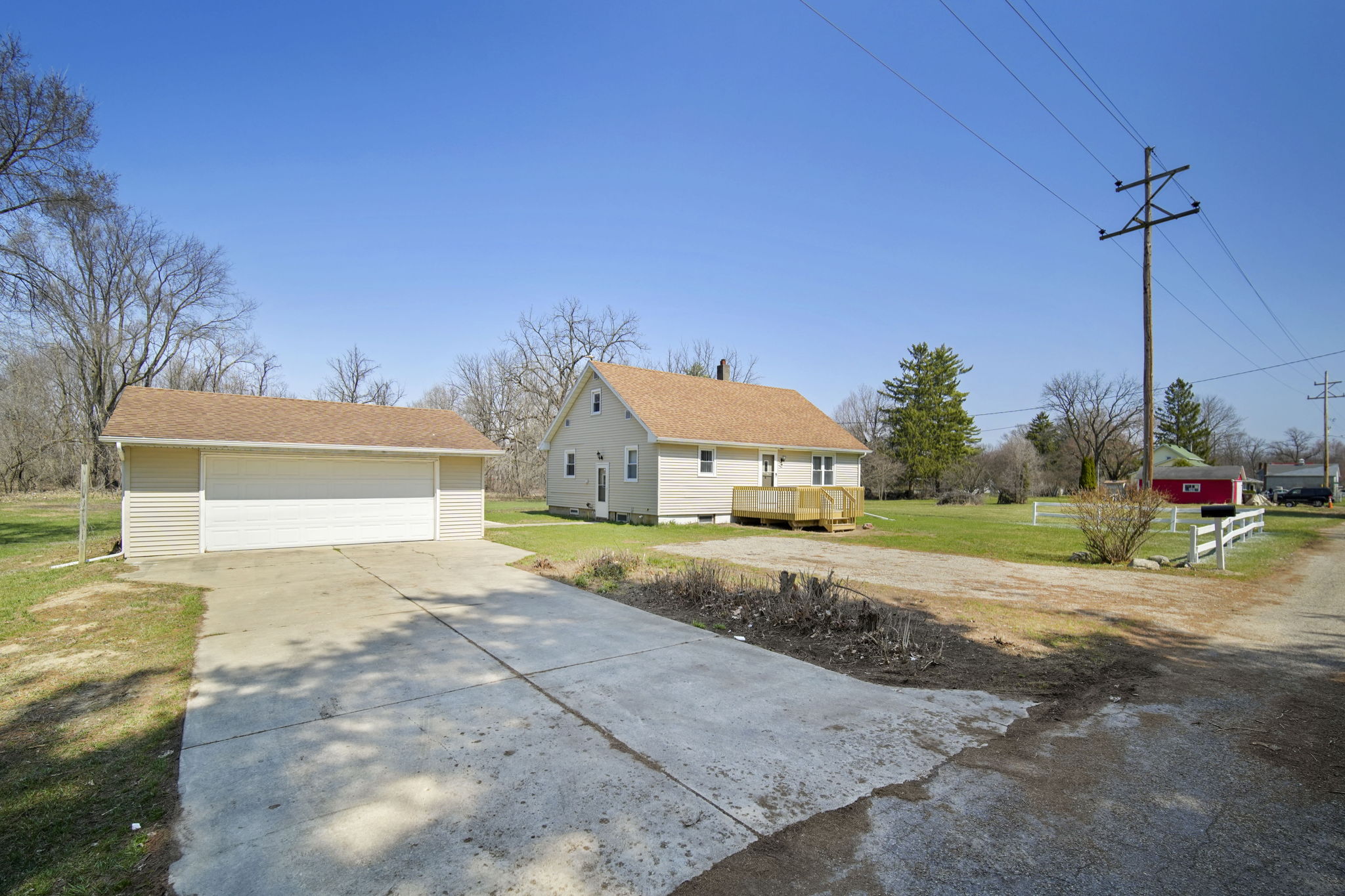 211 2nd St, Munith, MI 49259 | Sharper Home Media