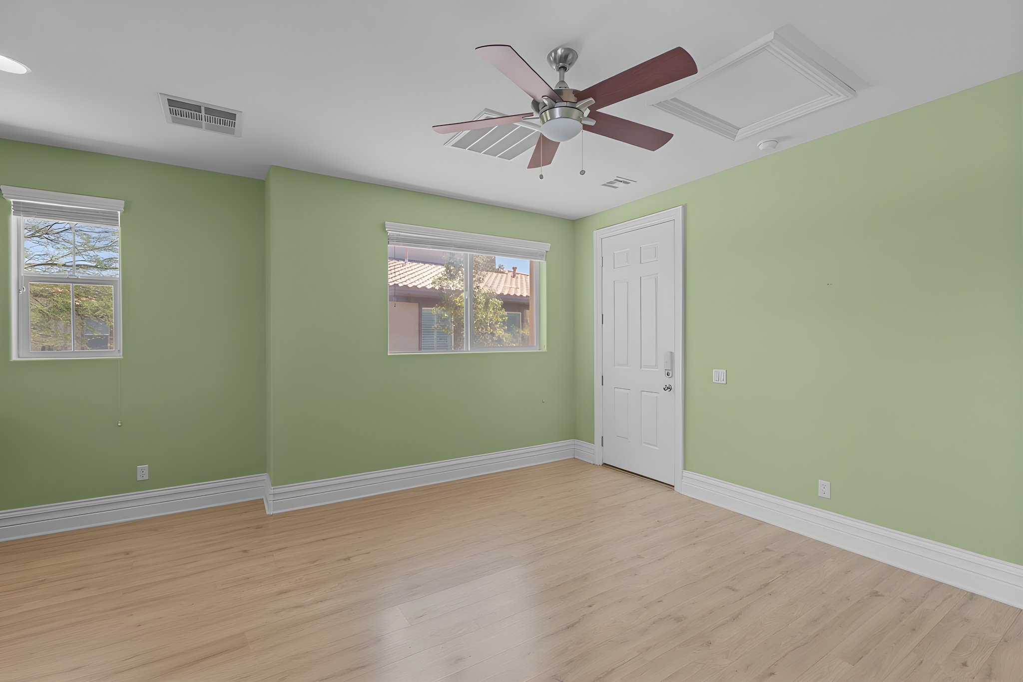 902A0497 furniture removed.jpeg