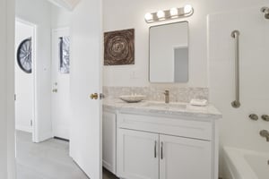 Delfino Ave-S0402-022.jpg