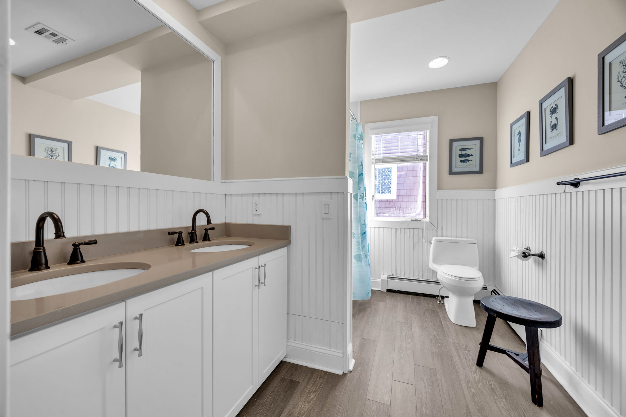 Second Floor Full Hall Bath