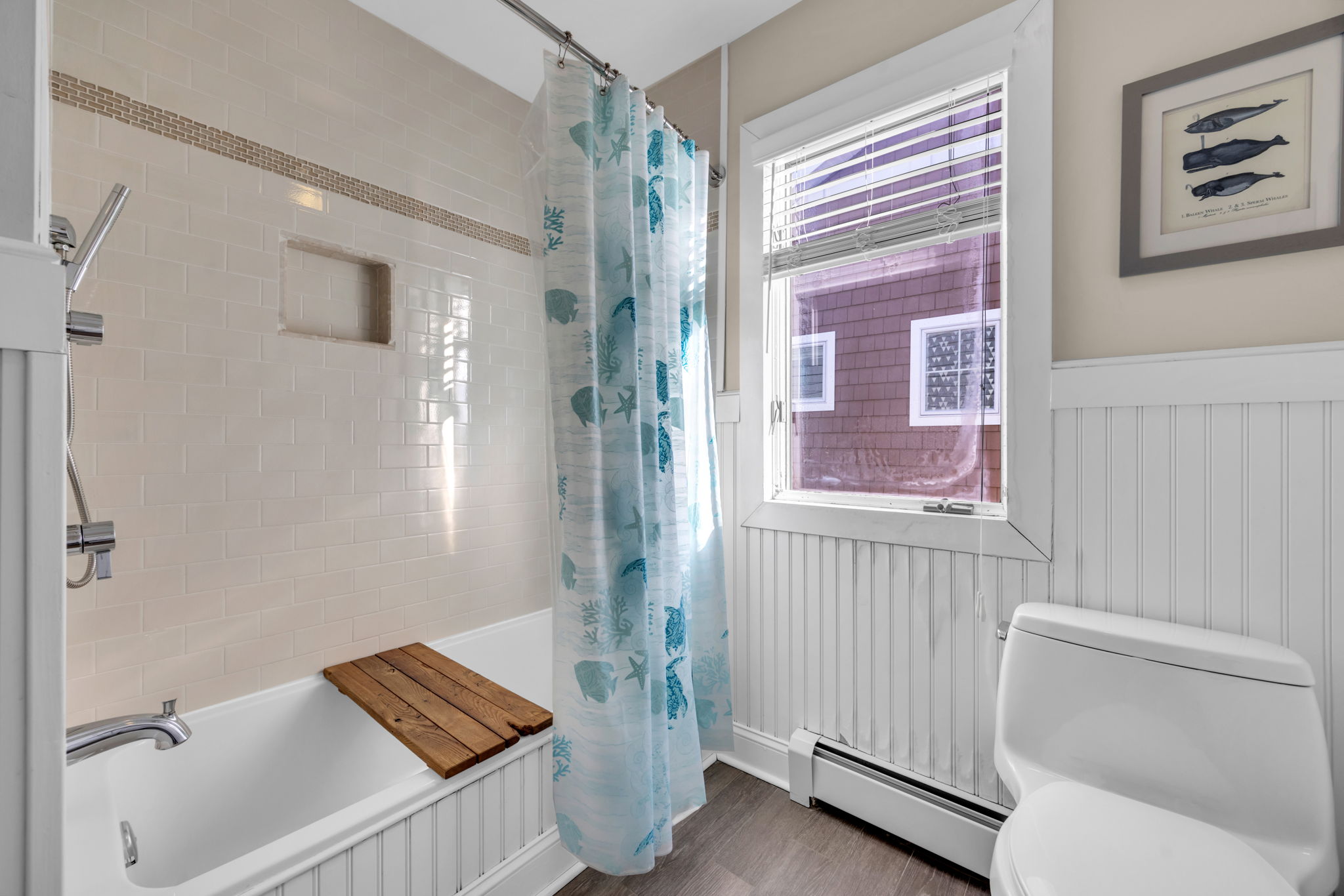 Second Floor Full Hall Bath