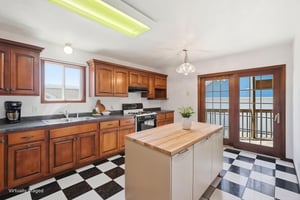 211_S_Holly_Ave_015 virtually staged.jpeg