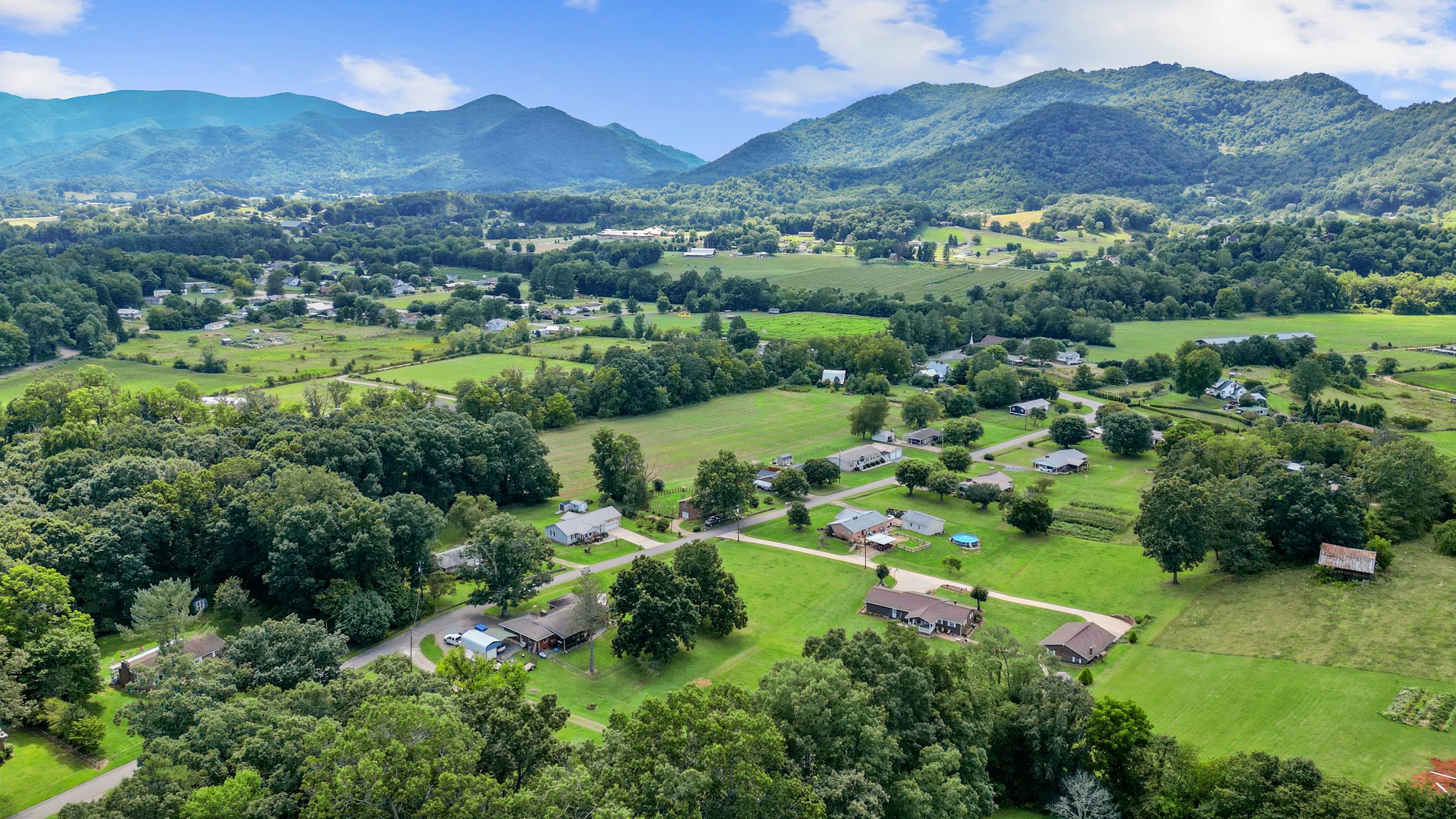 211 Viewmont Dr, Canton, NC 28716 WNCRealEstatePhotography