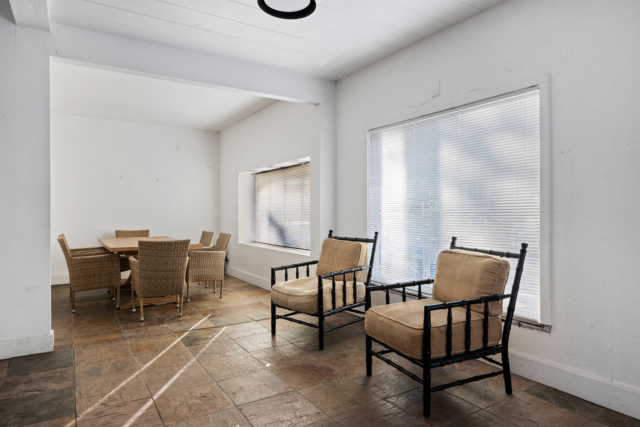 16-Commercial Studio (interior)