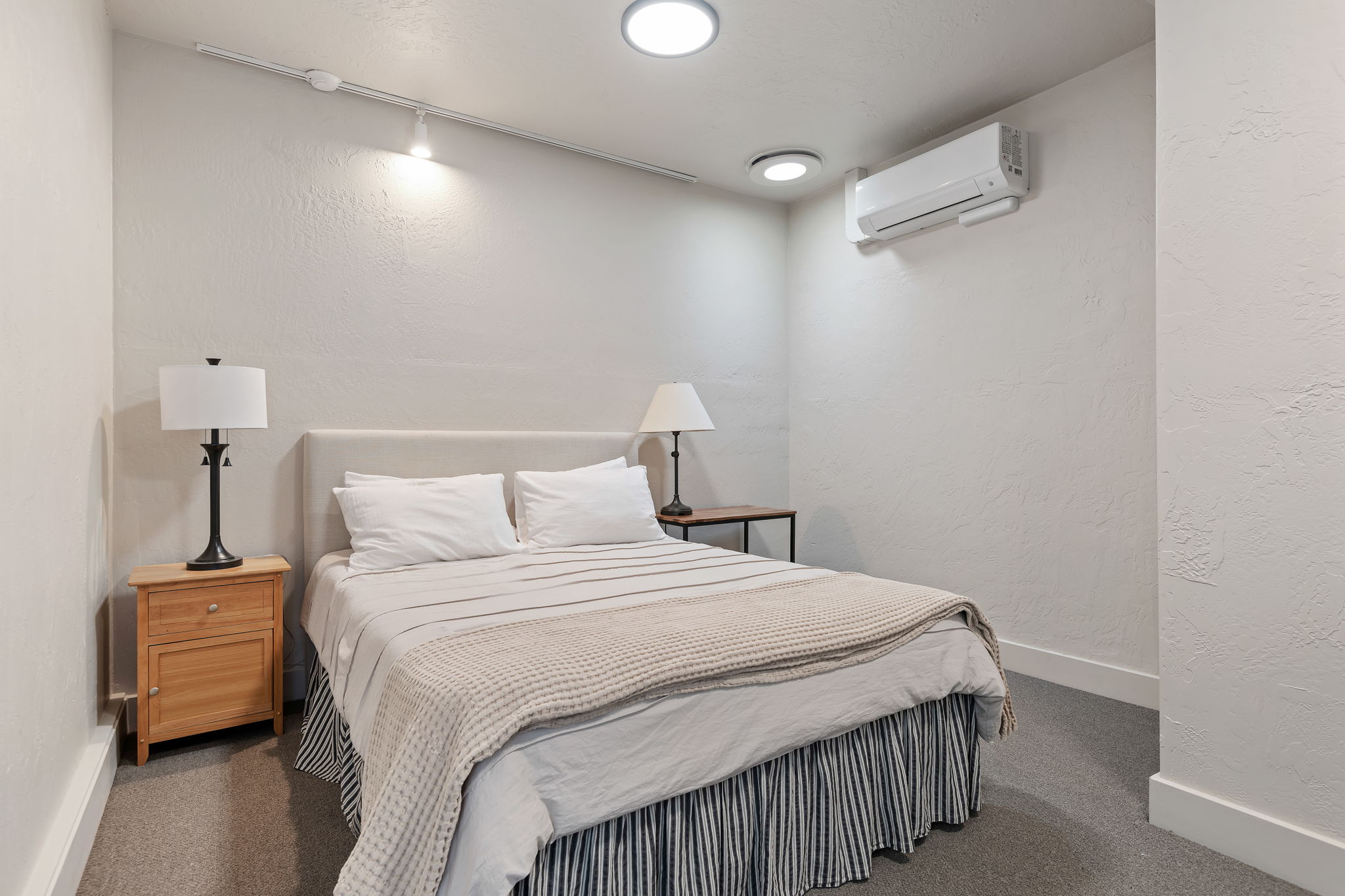 09-Bedroom