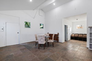 15-Commercial Studio (interior)