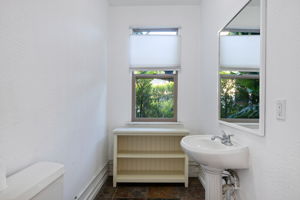 17-Commercial Studio Bathroom (interior)