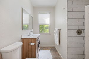 11-Bathroom