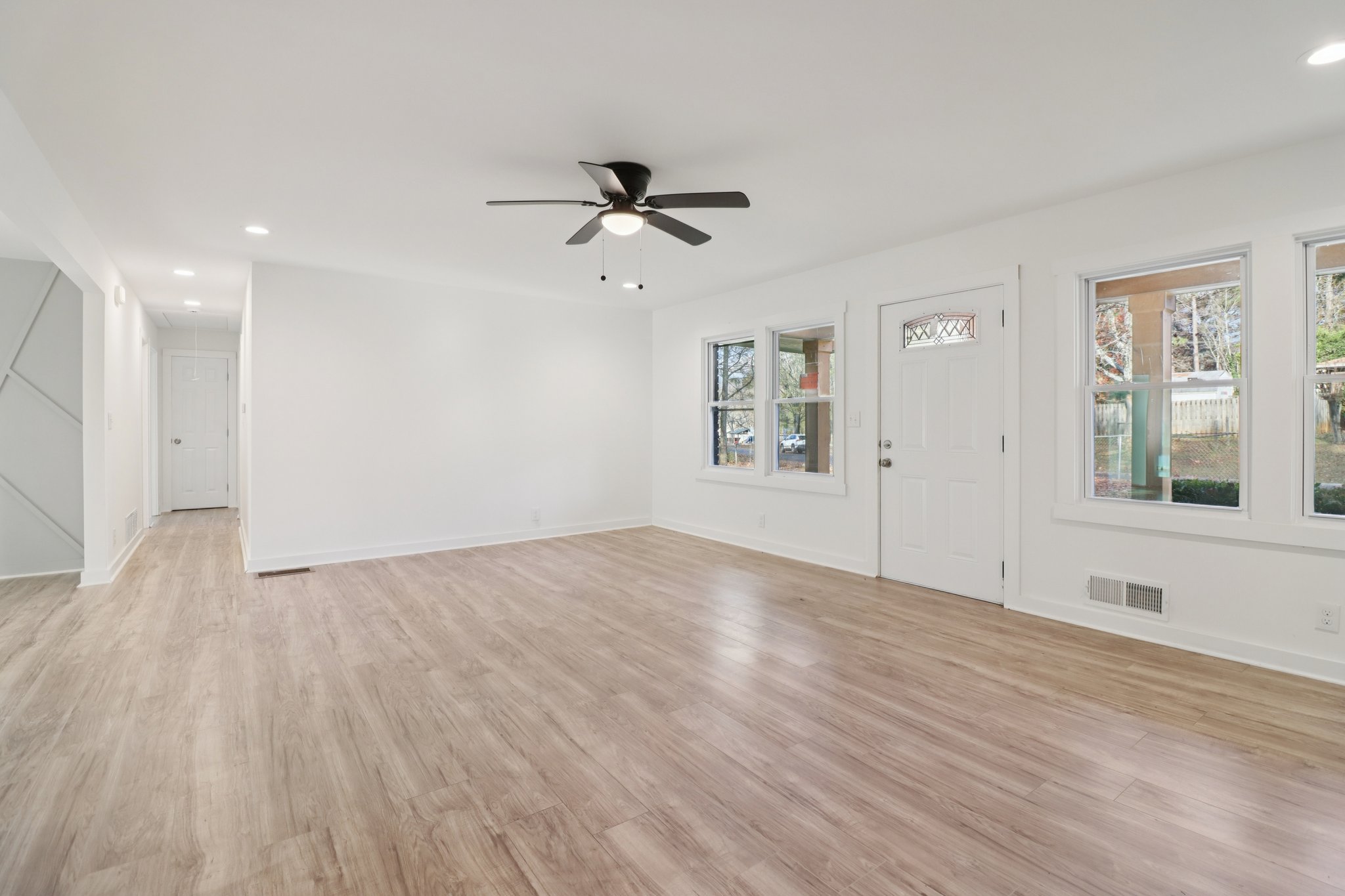 Dobbins Dr-S2511-012.jpg