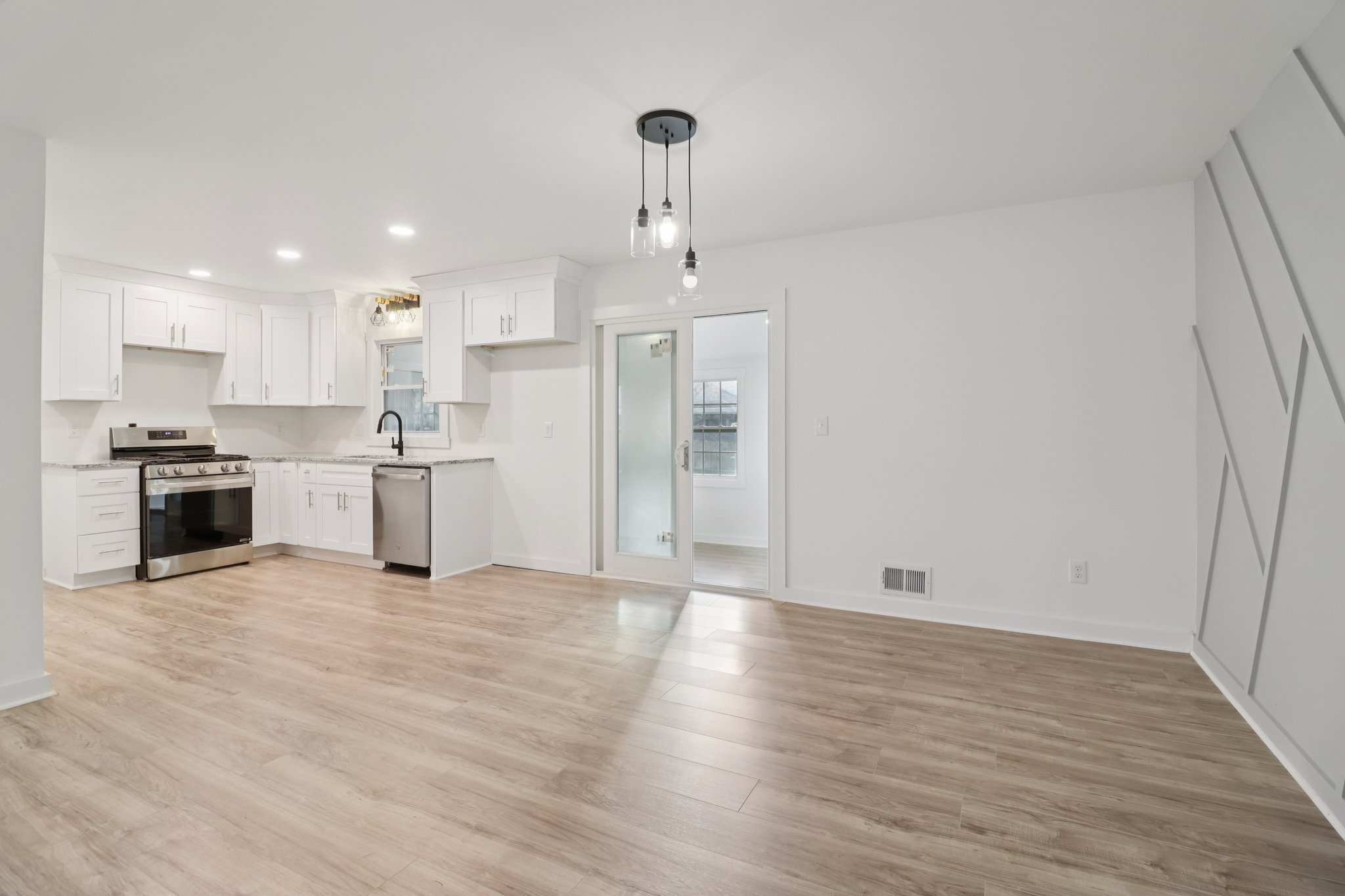 Dobbins Dr-S2511-016.jpg