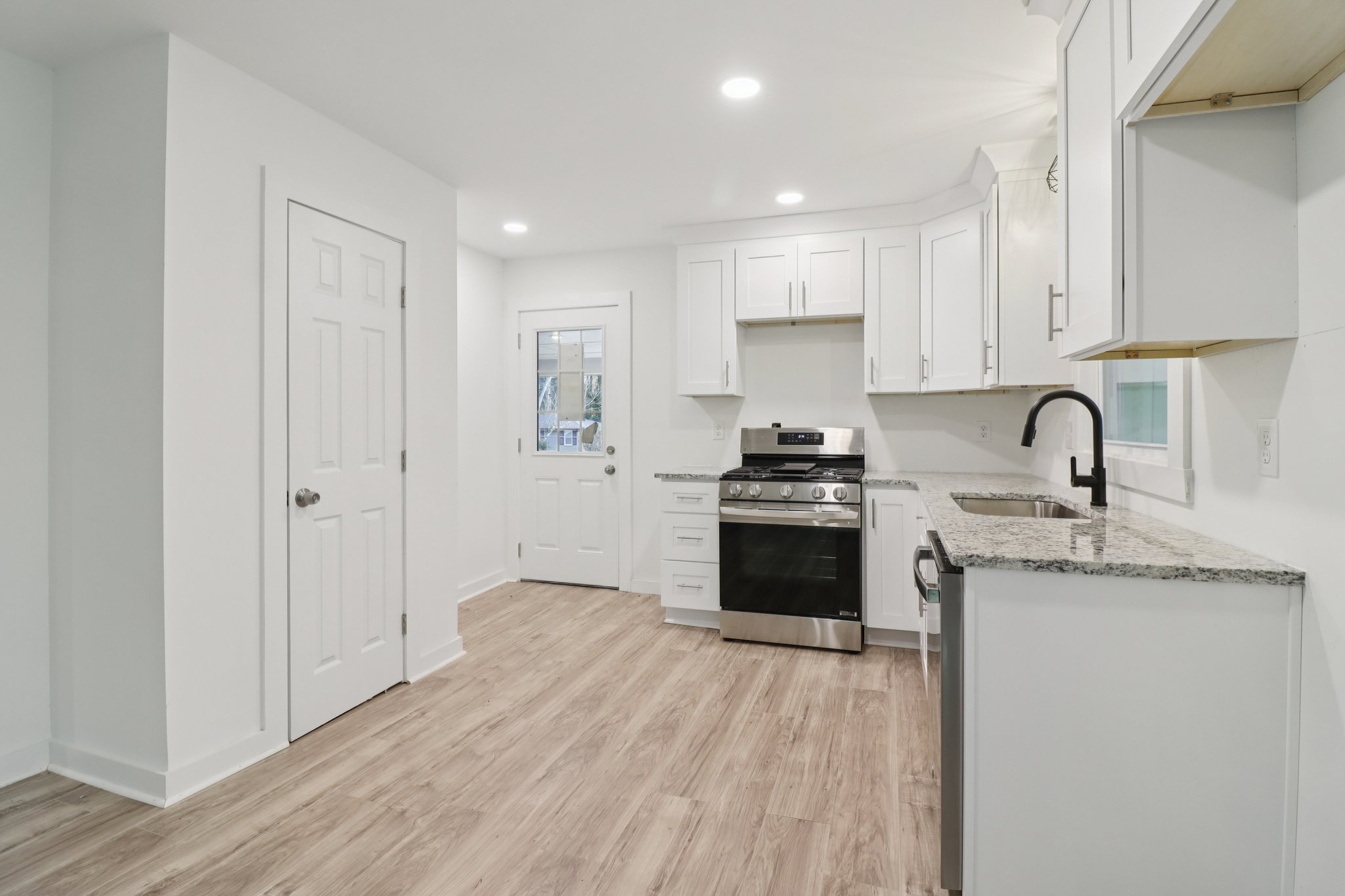 Dobbins Dr-S2511-018.jpg