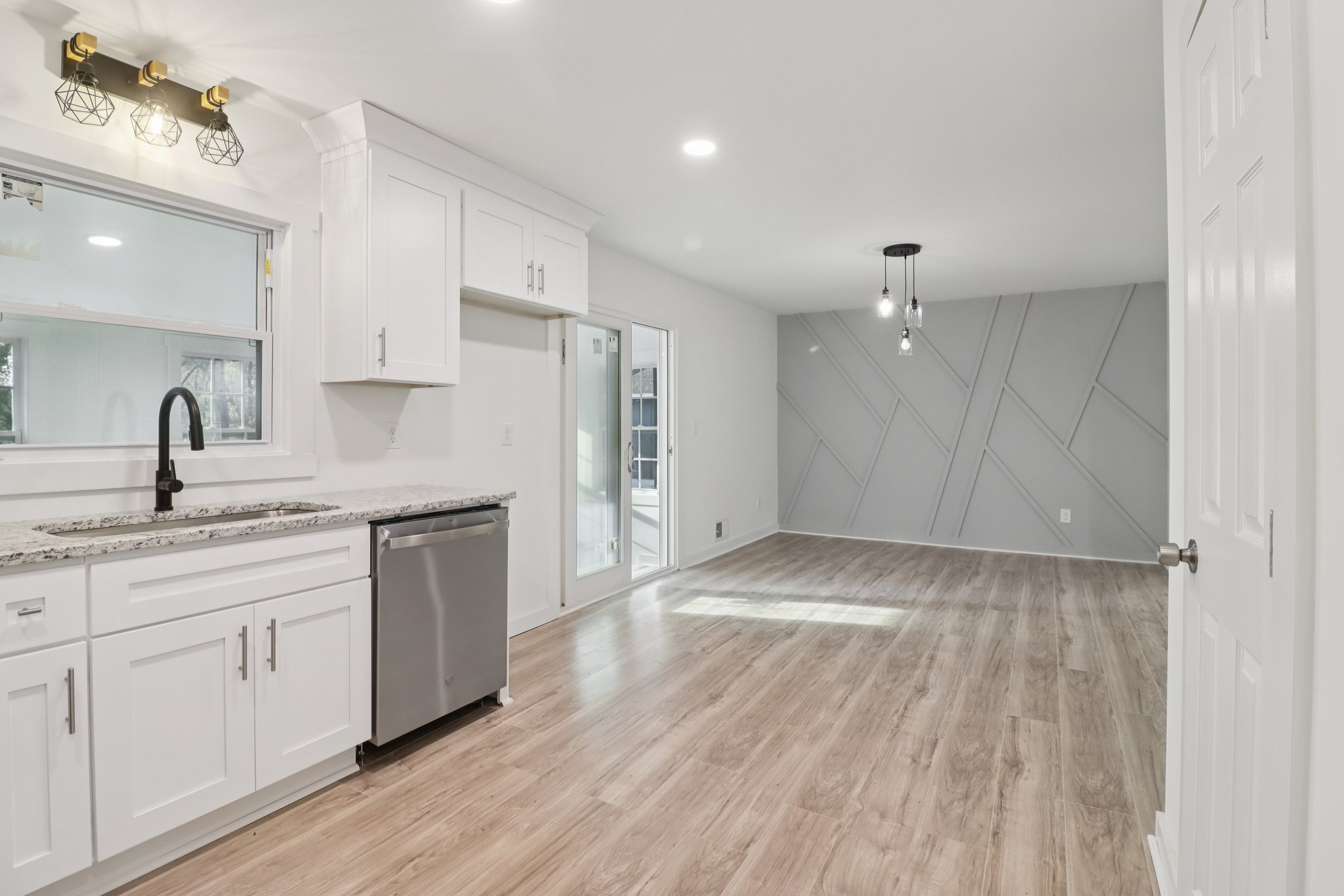 Dobbins Dr-S2511-019.jpg