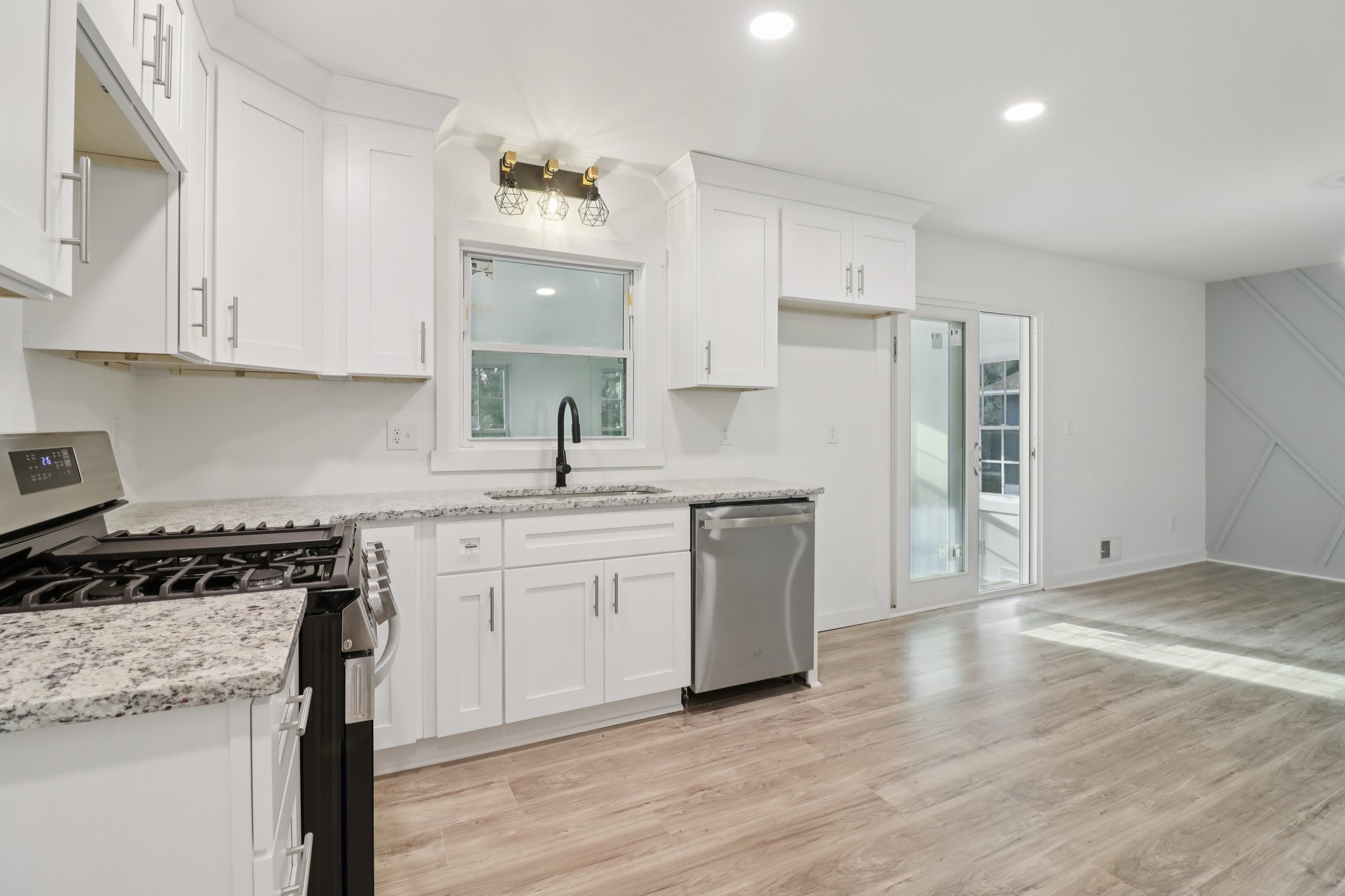 Dobbins Dr-S2511-020.jpg