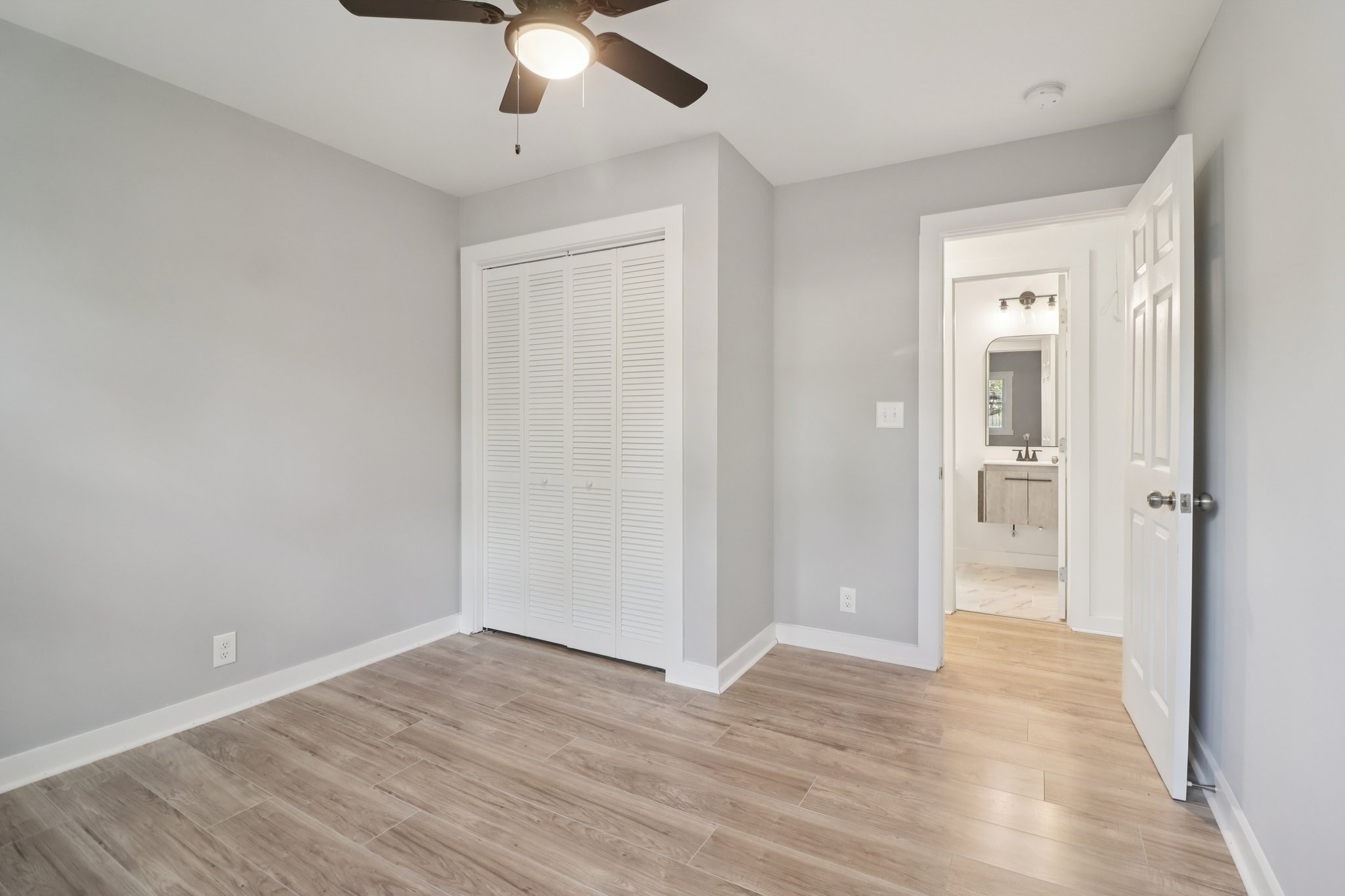 Dobbins Dr-S2511-025.jpg