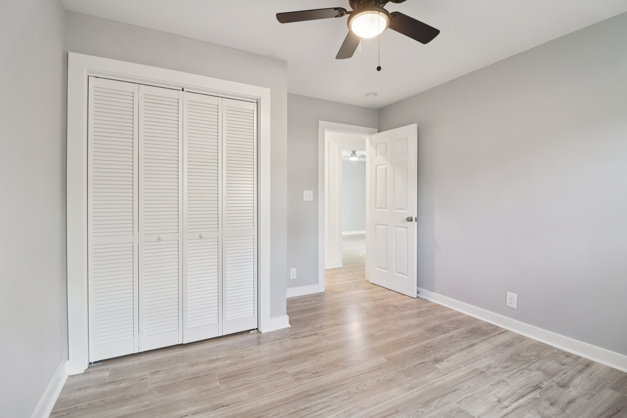 Dobbins Dr-S2511-026.jpg