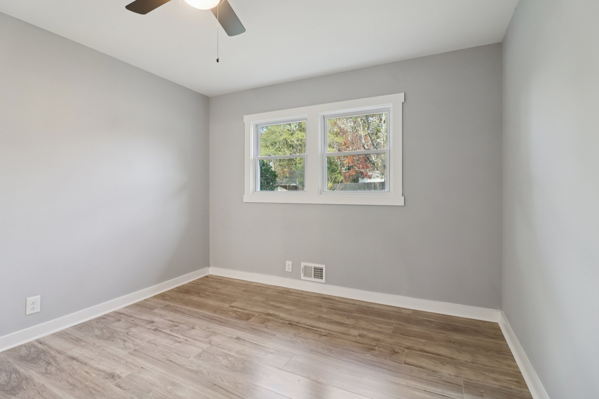 Dobbins Dr-S2511-027.jpg