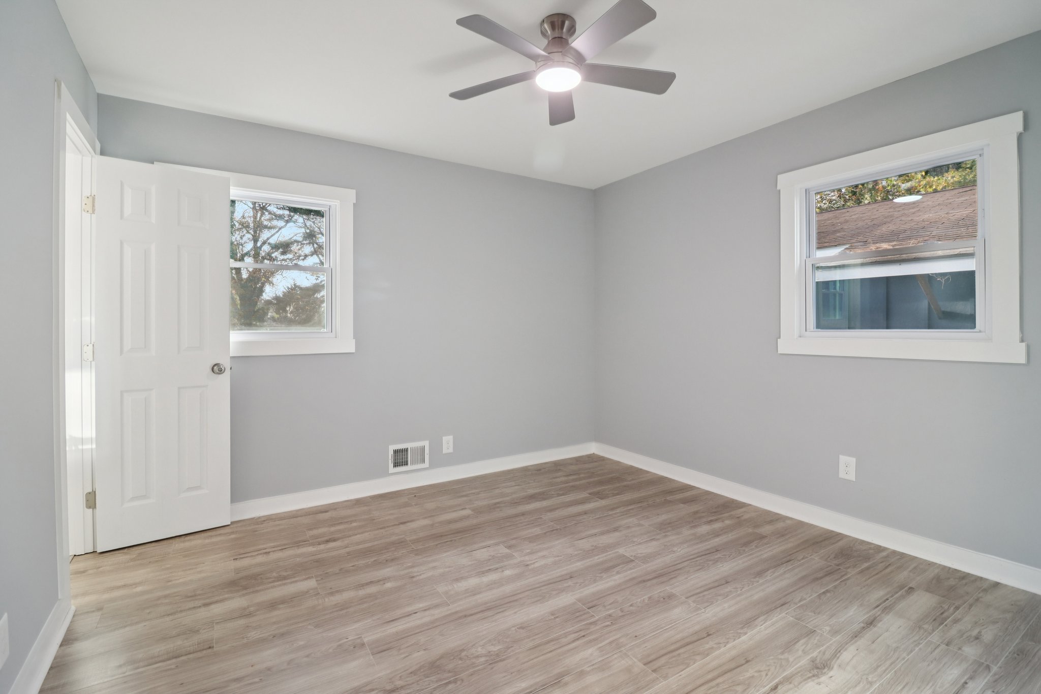 Dobbins Dr-S2511-028.jpg