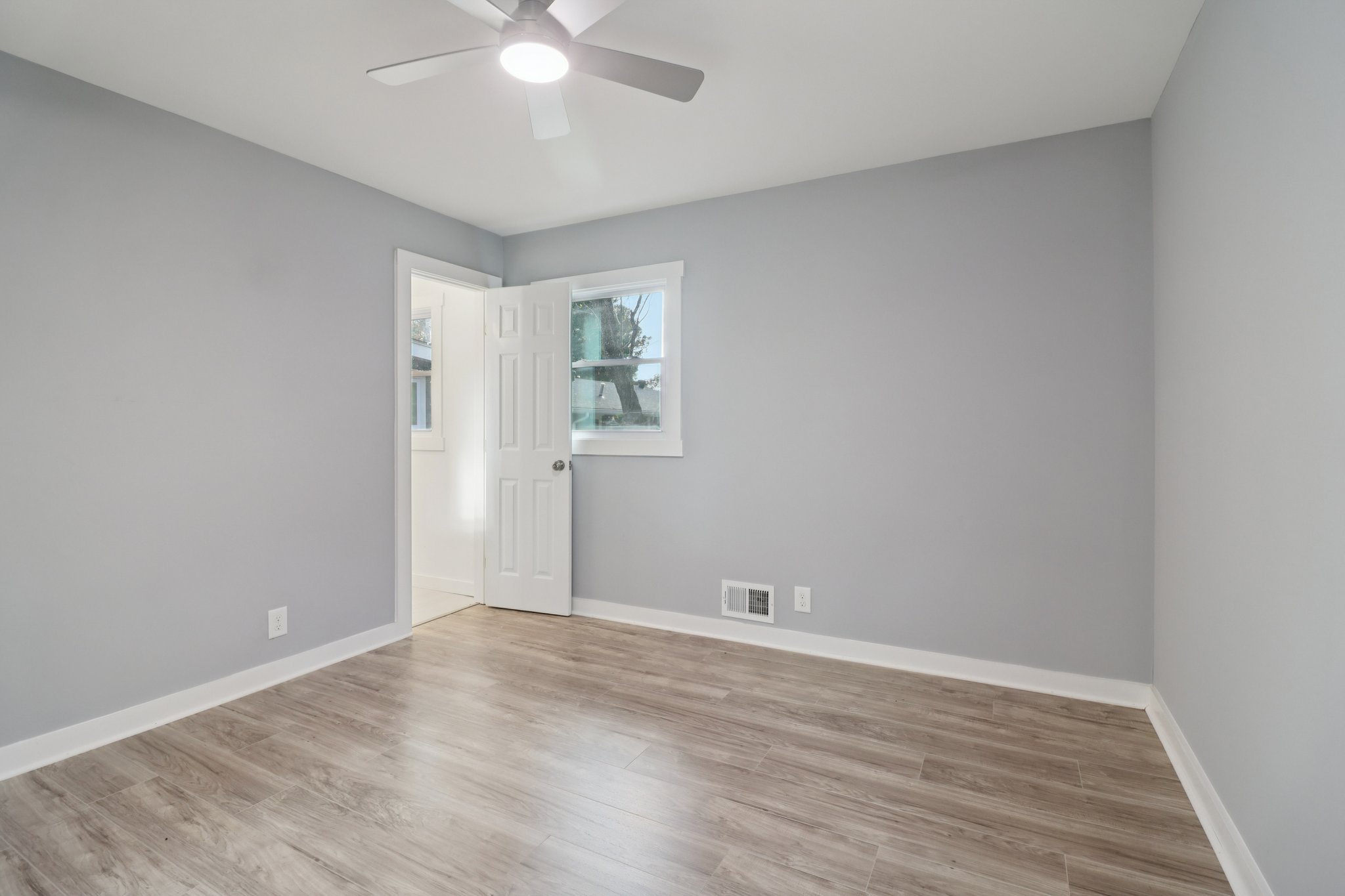 Dobbins Dr-S2511-029.jpg