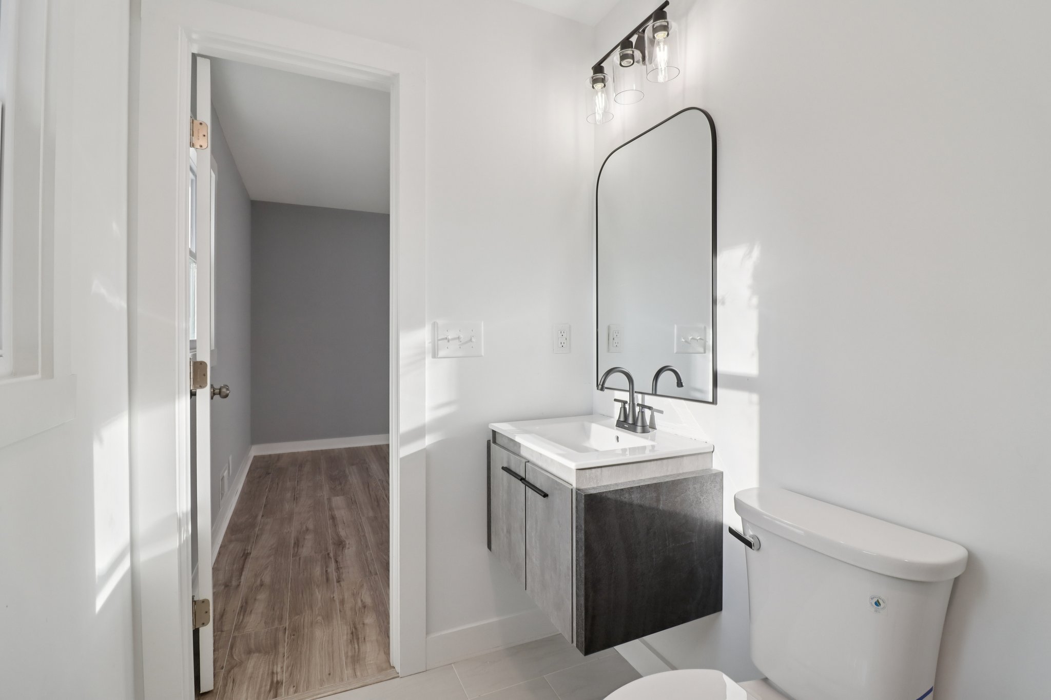 Dobbins Dr-S2511-033.jpg