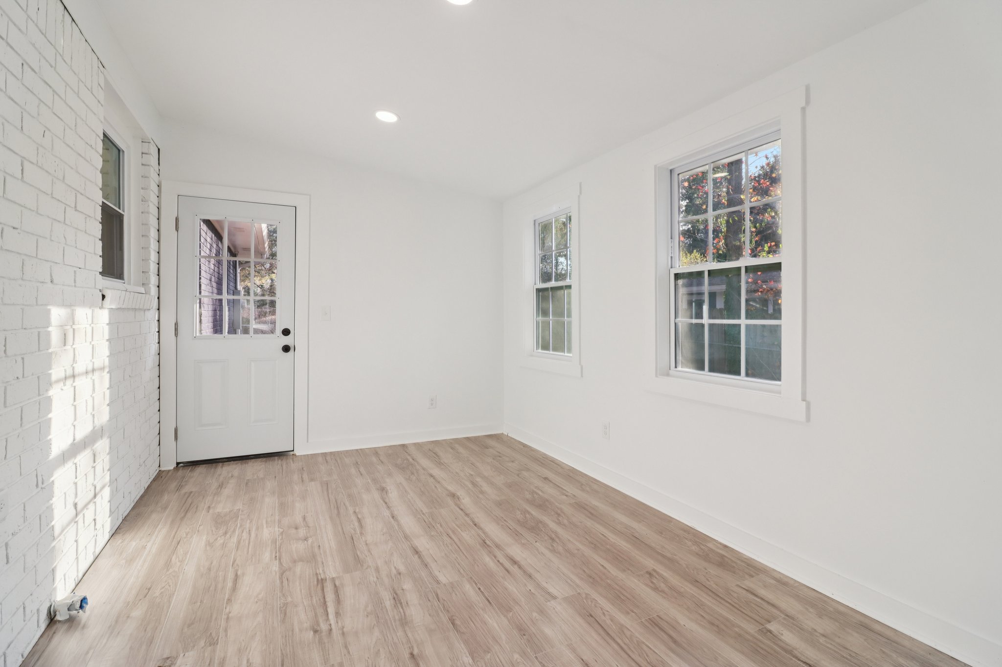 Dobbins Dr-S2511-034.jpg