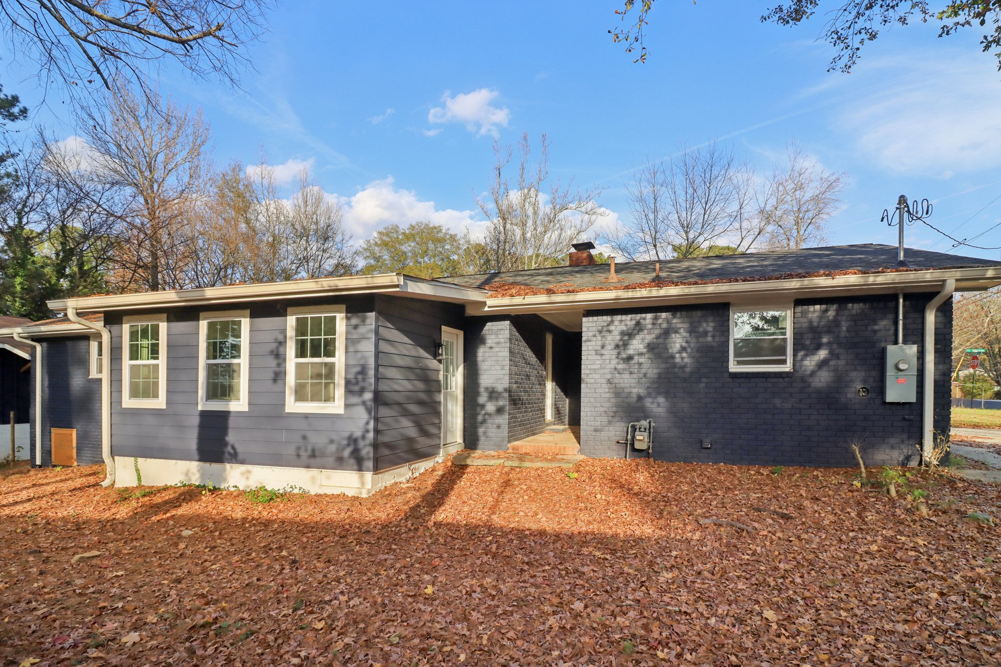 Dobbins Dr-S2511-043.jpg