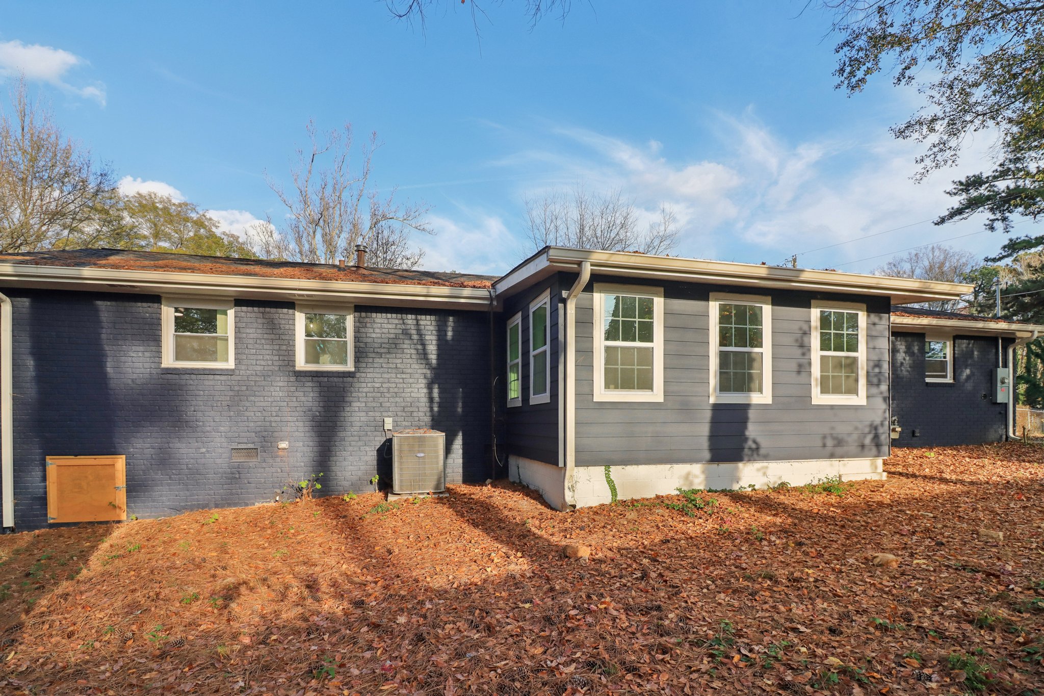 Dobbins Dr-S2511-044.jpg