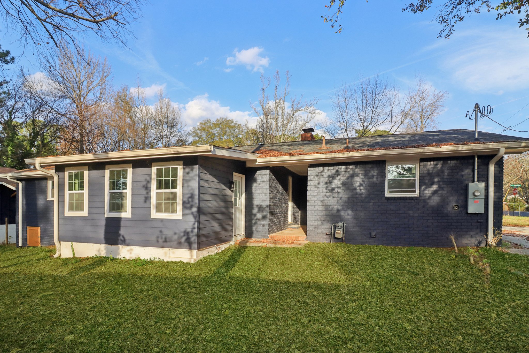 Dobbins Dr-S2511-049.jpg