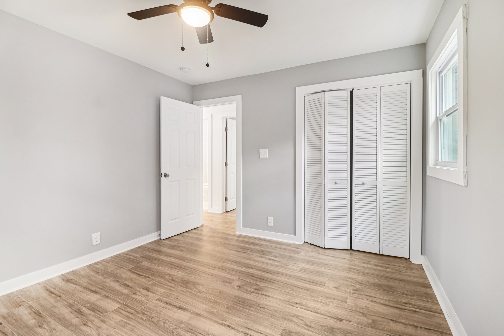 Dobbins Dr-S0212-004.jpg