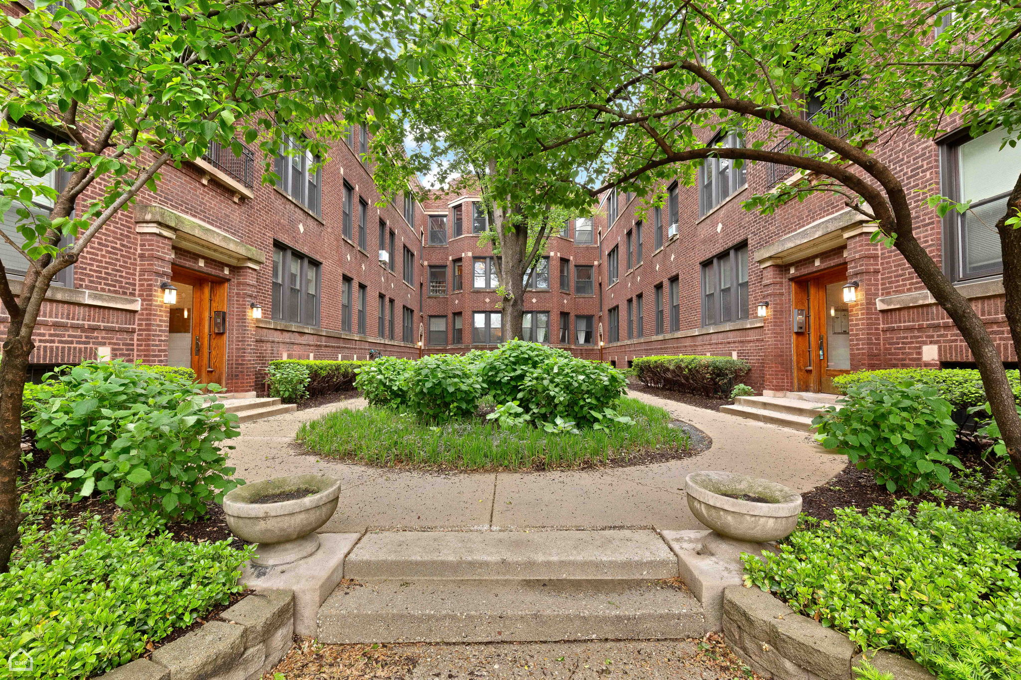 2110 W Montrose Ave 2S_001