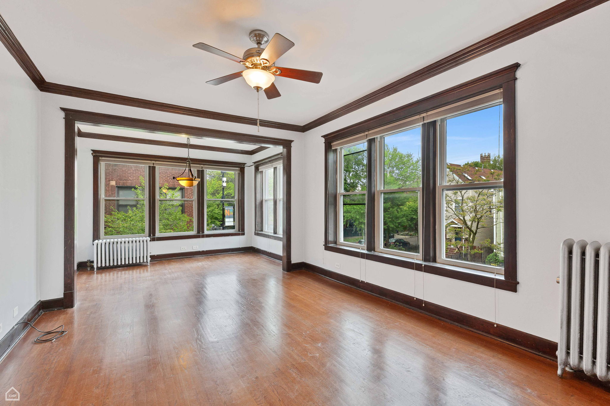 2110 W Montrose Ave 2S_002
