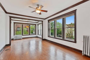 2110 W Montrose Ave 2S_002