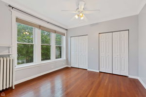 2110 W Montrose Ave 2S_004