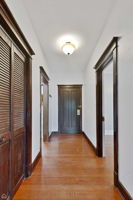 2110 W Montrose Ave 2S_005