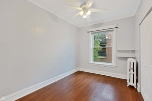 2110 W Montrose Ave 2S_007