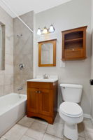 2110 W Montrose Ave 2S_010
