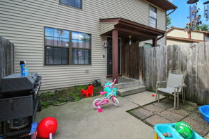  Photo 32