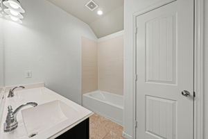  Photo 32